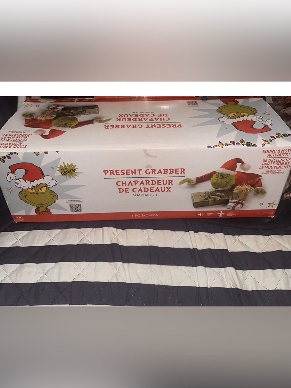 Present Grabber Gift Grabber - Grinch Design - Red & Green